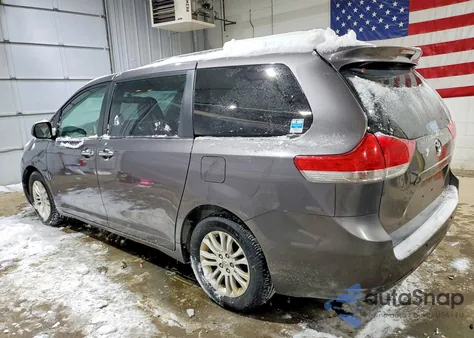 2011 Toyota Sienna Xle z USA, uszkodzony, nr VIN 5TDYK3DC4BS079546